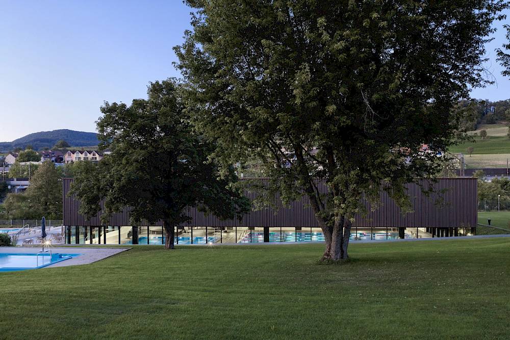 Hallenbad GelterkindenEinbettung in die Landschaft