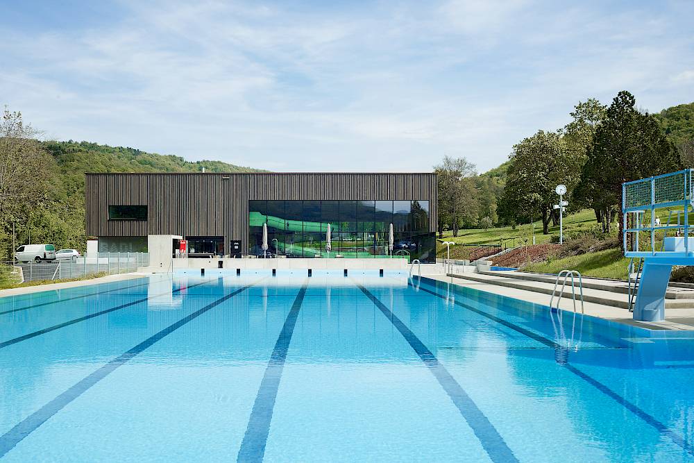 Hallenbad GelterkindenBestehendes Freibad und neues Hallenbad