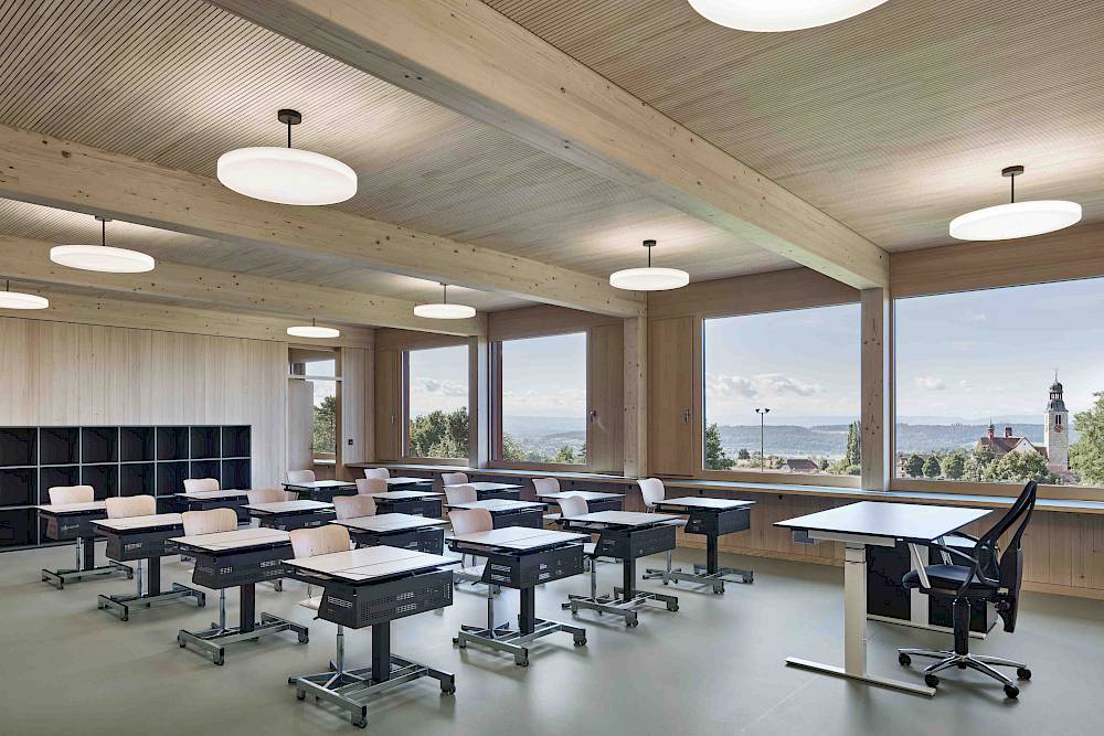 Schulhaus Oberdorf SOKlassenzimmer mit Ausblick