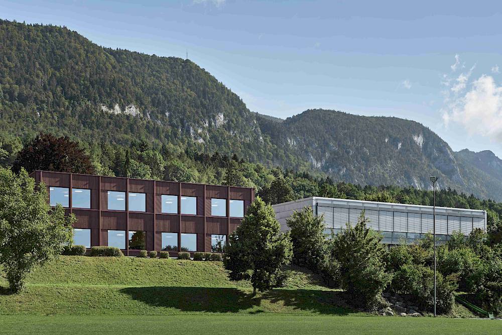 Schulhaus Oberdorf SOLage am Jura-Südfuss